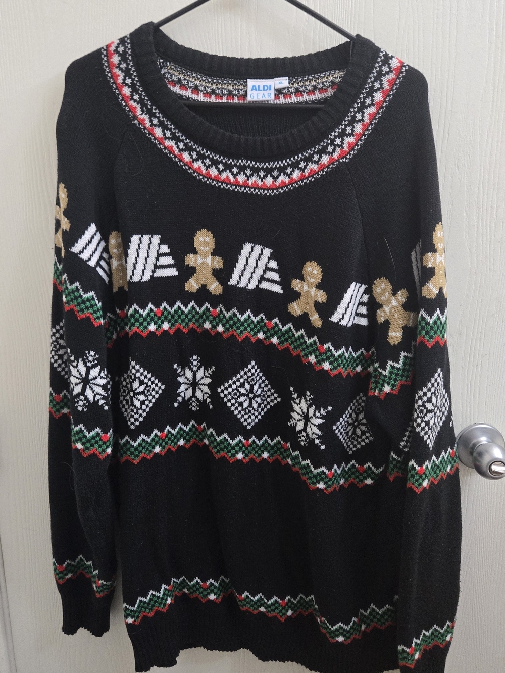 ALDI GEAR Black Holiday Sweater with Gingerbread & Snowflake XL